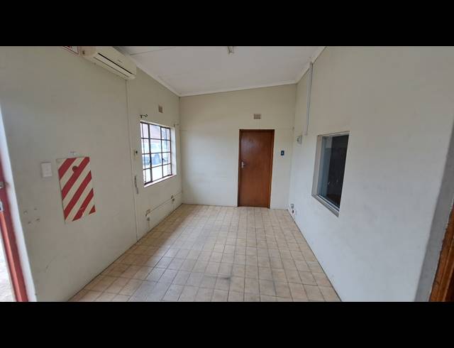 300M² WORKSHOP TO LET IN KULEKA